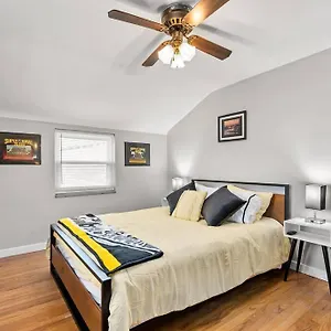 Open Floor Spacious Home, 15min From Downtown, Private Garage, Kids Friendly , Pittsburgh United States