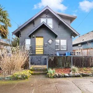  Holiday home Casa Del Sol - Walk To Alberta Arts District